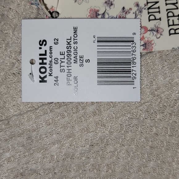 Small Pink Republic shirt - Picture 3 of 4